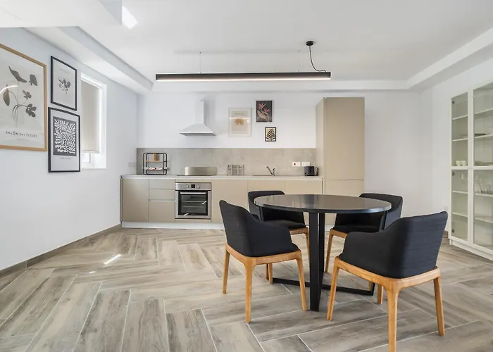 The Cube - Designer Finished Studio By Sf Homes